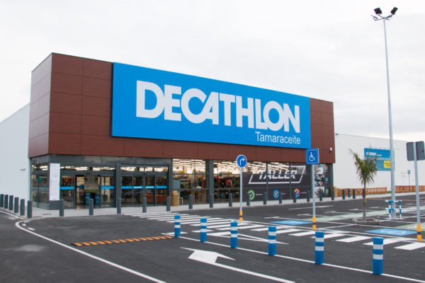 Realty Income cierra la compra de 82 tiendas de Decathlon por 527 millones