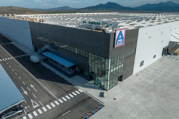 Aldi abre su primera plataforma logística en el norte de España