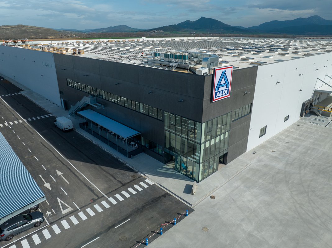 Aldi abre su primera plataforma logística en el norte de España