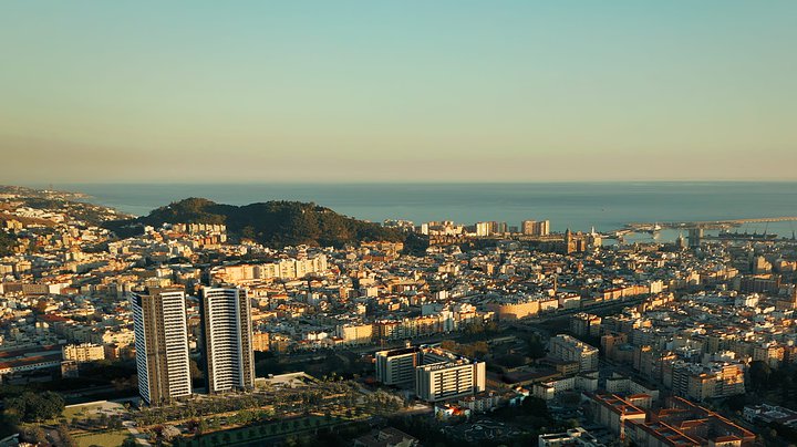 Vistas del atardecer en Málaga. Imagen cortesía de AQ Acentor.