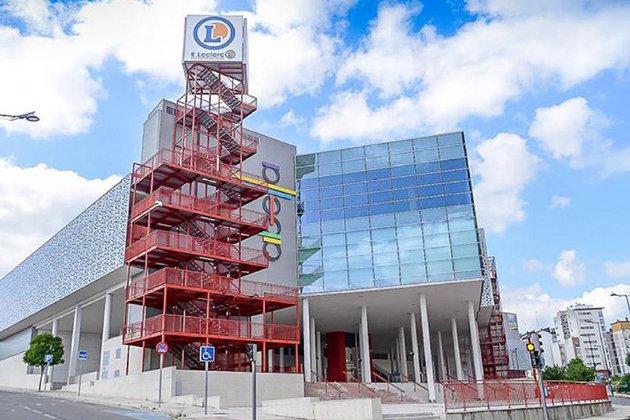 Aliseda vende el centro comercial Abella, en Lugo, a Family Cash