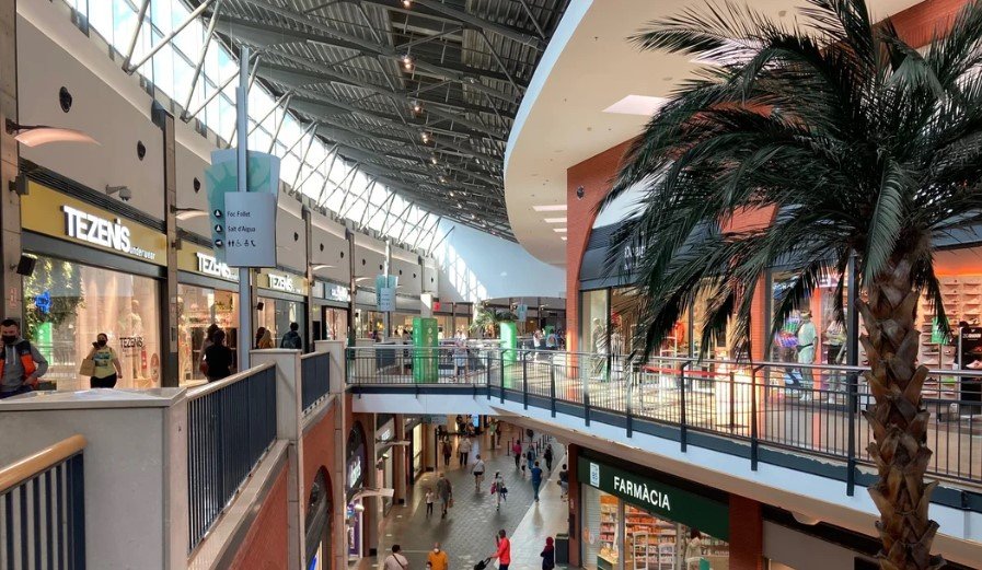 Lighthouse Properties adquiere el centro comercial Espai Gironés por más de 168 millones