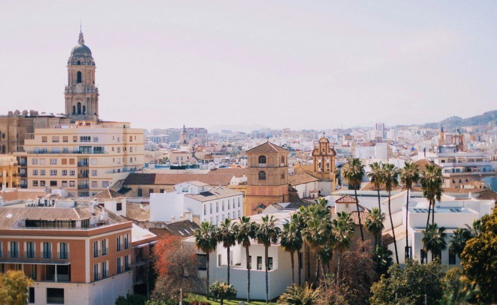 Málaga encabeza el precio de la vivienda en Andalucía con 3.137 euros por m2