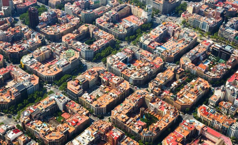 Cataluña gestionará 13.000 viviendas y 300 suelos de la empresa pública estatal