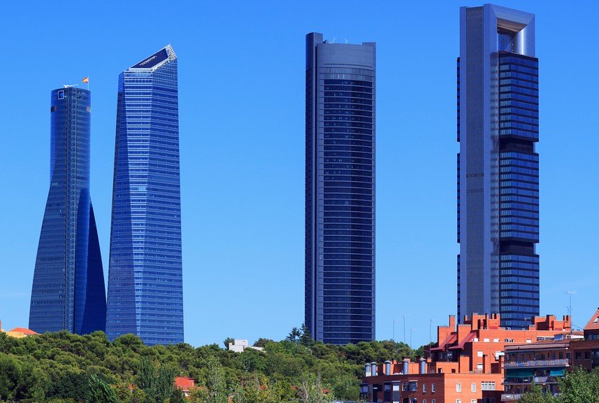 Madrid supera los 150.000 m2 contratados en oficinas y Barcelona crece un 53%