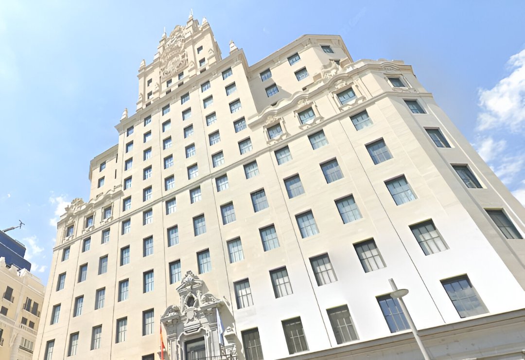 Telefónica estudia la posible venta de su histórica sede  en la Gran Vía de Madrid