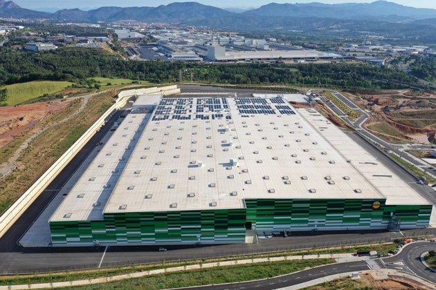 Lidl inaugura el almacén logístico en Martorell tras invertir 140 millones de euros