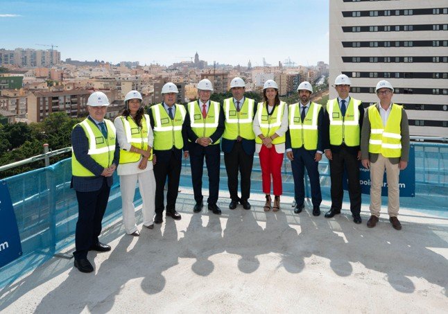 Insur celebra la puesta de bandera del edificio oficinas Noa en Málaga