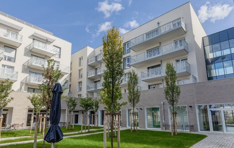 Azora entra en Francia tras adquirir al Grupo Emeis su negocio de senior living con 17 activos