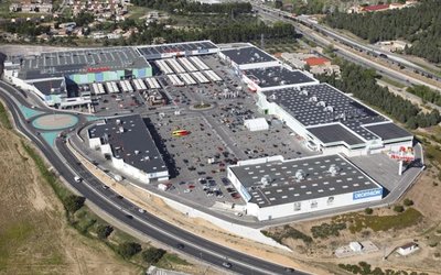 Redevco, en la recta final para comprar el parque comercial Abadía por más de 105 millones