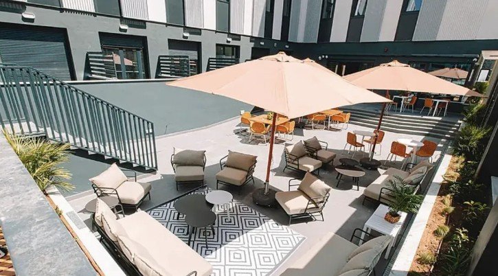 Harrison Street negocia la compra de cuatro residencias de estudiantes en España por 140 millones