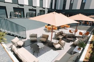 Harrison Street negocia la compra de cuatro residencias de estudiantes en España por 140 millones