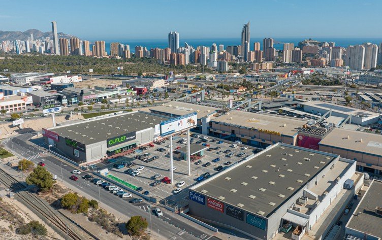 Resolute cierra la venta del centro comercial La Marina al Grupo Inmobic