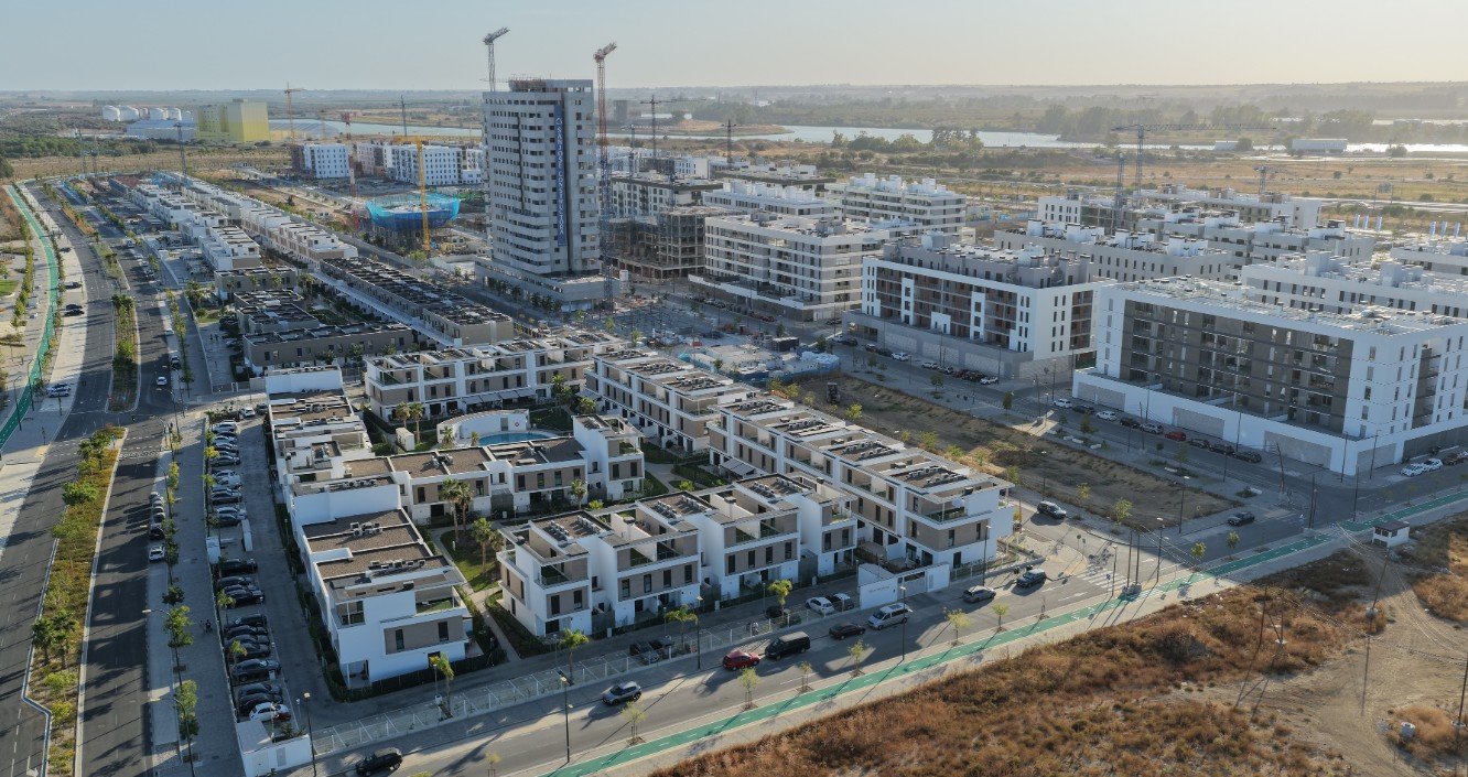 La oferta de vivienda nueva modera las tensiones del mercado residencial en Sevilla