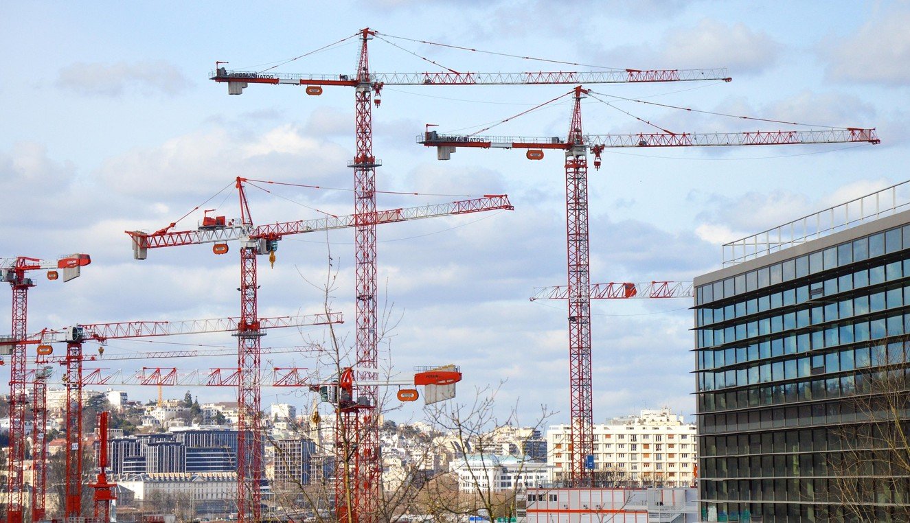 Semanas frente a años: el contraste europeo en las licencias de obra