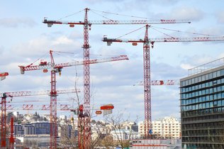 Semanas frente a años: el contraste europeo en las licencias de obra