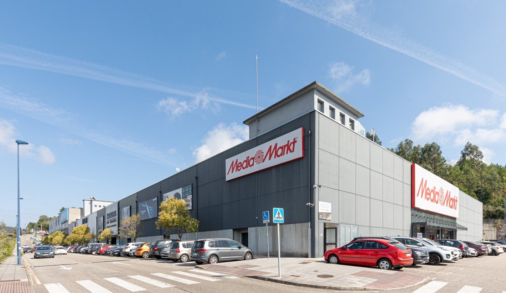 Redevco adquiere tres parques comerciales en España