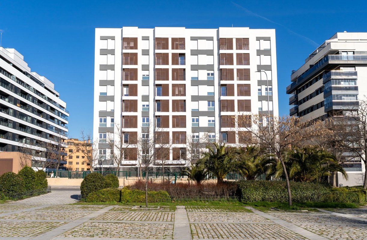 Avintia vende a Vía Ágora una cartera de 452 viviendas asequibles en Madrid