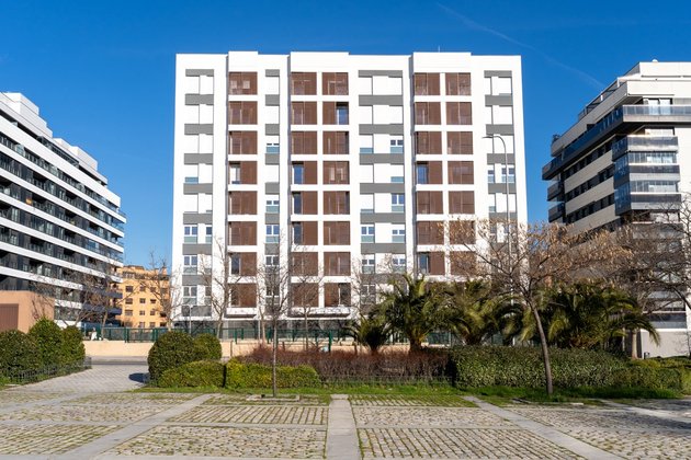 Avintia vende a Vía Ágora una cartera de 452 viviendas asequibles en Madrid