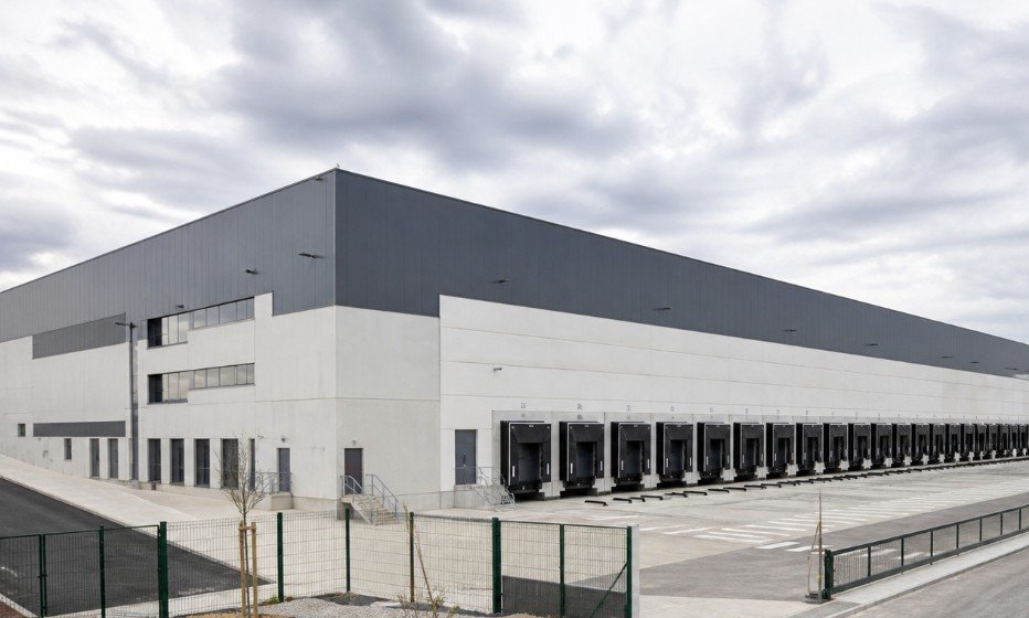 El Corte Inglés compra a LaSalle su centro logístico de Villaverde
