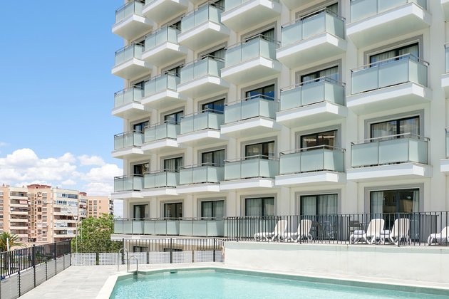 Zetland cierra la venta de dos hoteles tent en Torremolinos y Lloret