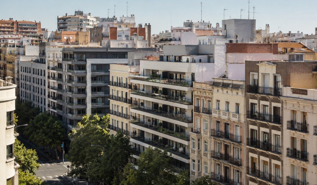 La compraventa de viviendas cae un 1,8% en abril y encadena cuatro meses a la baja