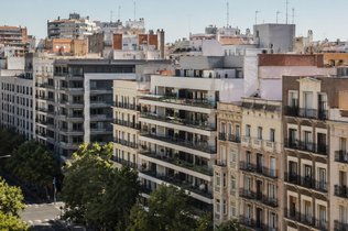 La compraventa de viviendas cae un 1,8% en abril y encadena cuatro meses a la baja