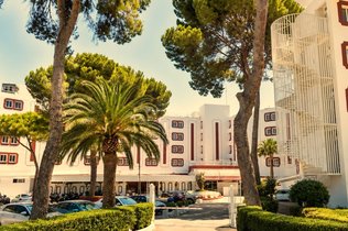 Stoneweg y Bain venden el hotel Mongibello Ibiza al Grupo Ramat por 60 millones