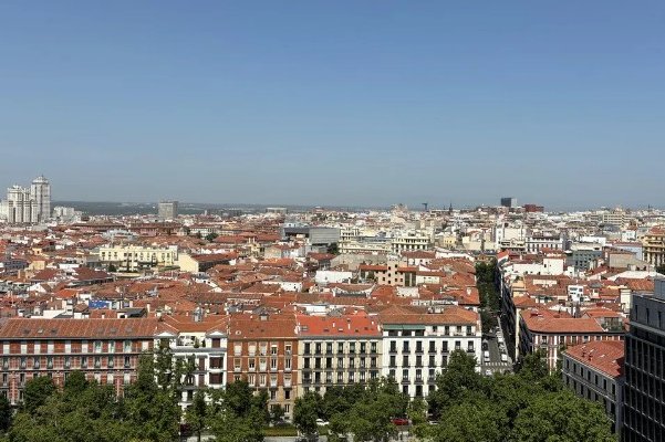 La vivienda modera su subida trimestral pese a encarecerse un 12,4% interanual