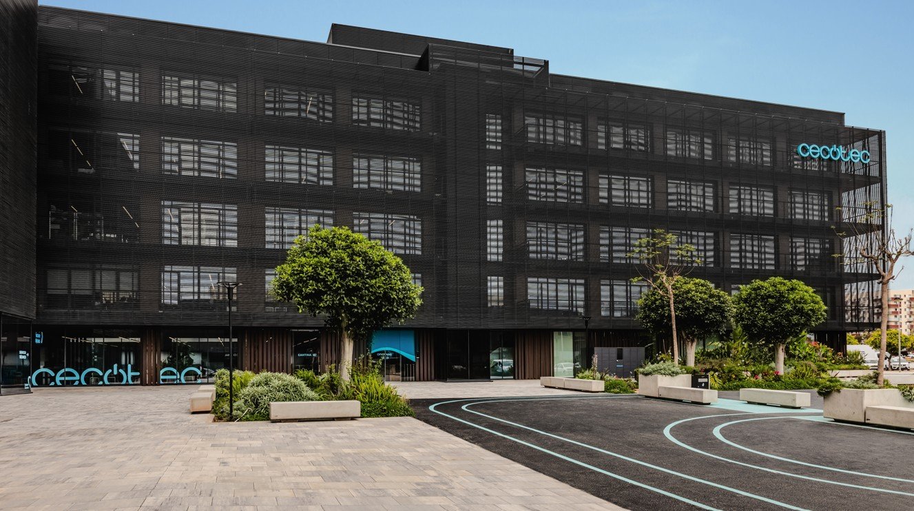 Cecotec y Casas inHAUS invertirán 100 millones en una gigafactoría de viviendas en Valencia