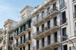 El precio de la vivienda modera su escalada al 12,2% mientras la usada roza el 13%