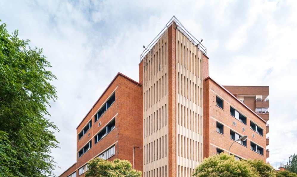 Simplifika convierte un antiguo edificio de oficinas de Madrid en un flex living
