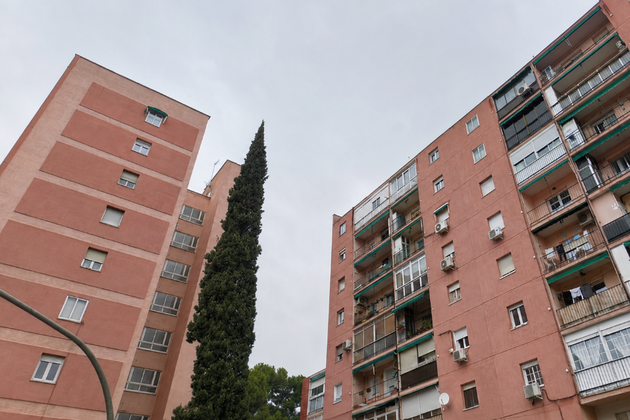 La compraventa de viviendas cae un 4% en junio mientras el precio sube un 8,8%