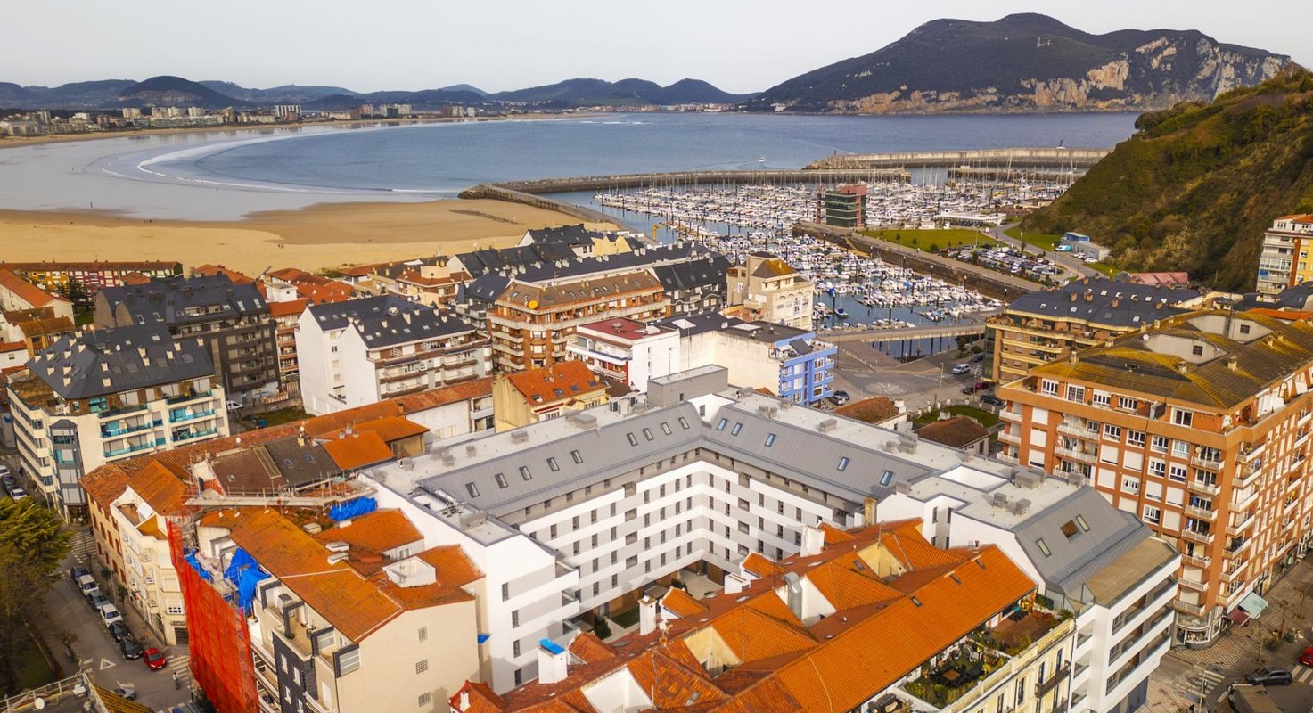 Neinor entrega 106 viviendas en Laredo y se estrena en Cantabria
