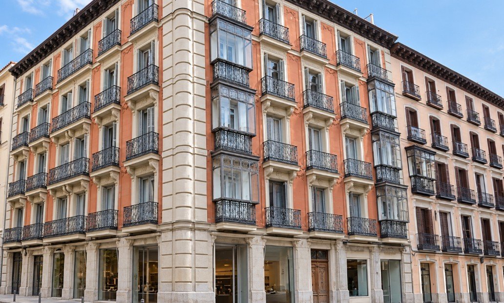 Un family office de Kiri AM compra dos locales comerciales en Madrid