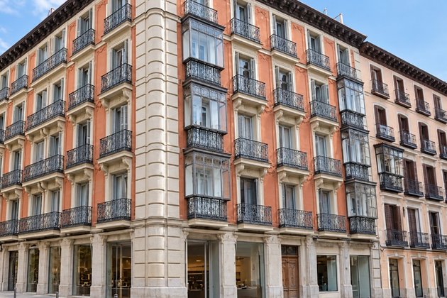 Un family office de Kiri AM compra dos locales comerciales en Madrid