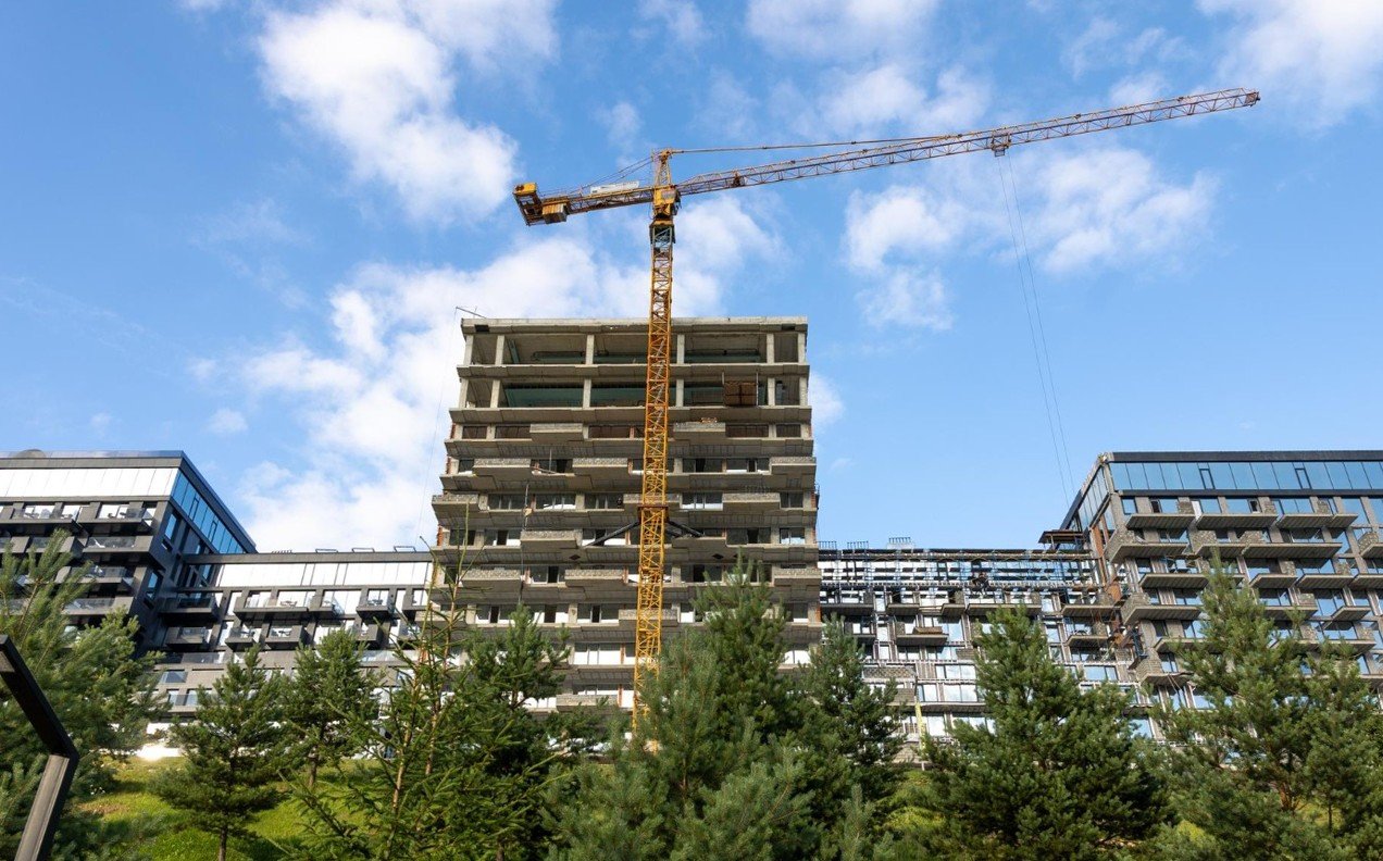 Comprar una vivienda exige casi ocho años de salario mientras los precios suben un 8,1%