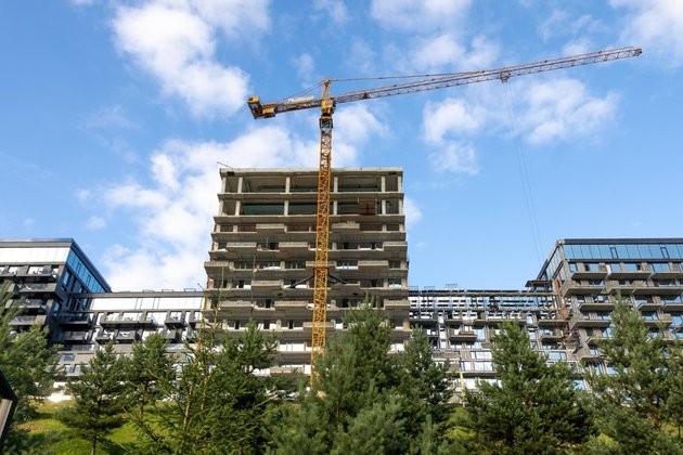 Comprar una vivienda exige casi ocho años de salario mientras los precios suben un 8,1%