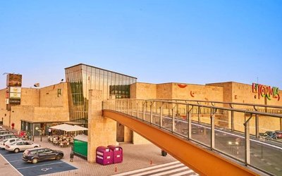 Santander estrena su fondo de retail con la compra de El Tormes por menos de 70 millones