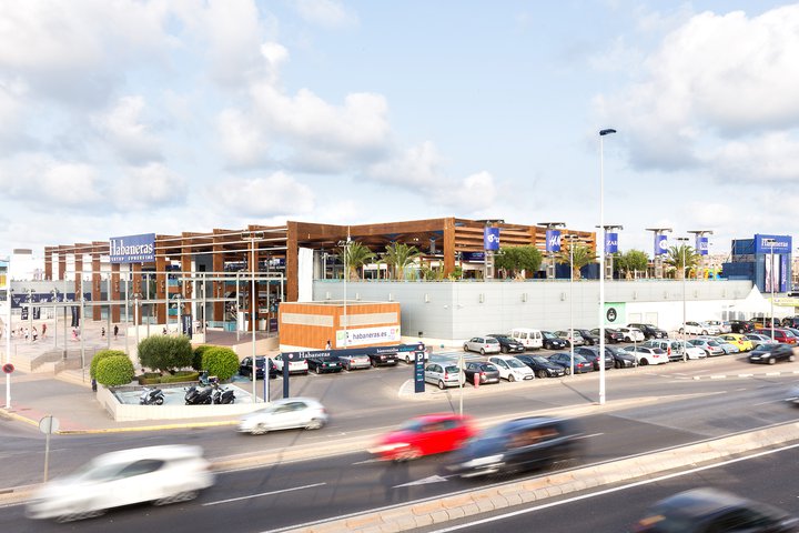 Centro comercial Habaneras, situado en Torrevieja (Alicante)