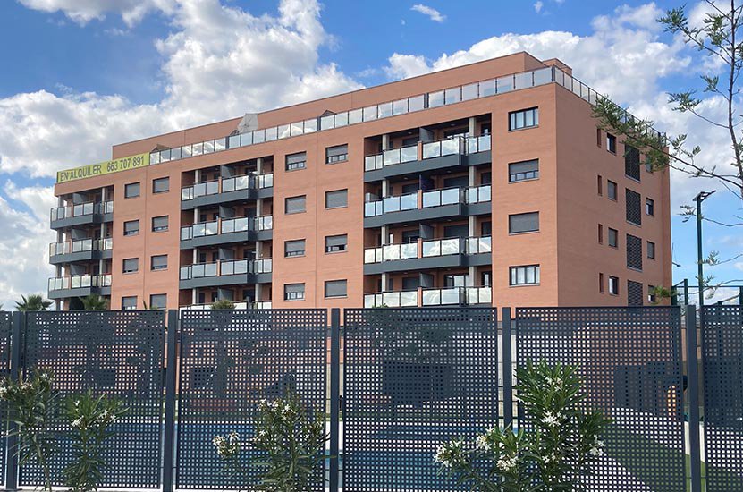 Catella compra dos edificios residenciales en Sevilla y Pamplona por 22 millones de euros