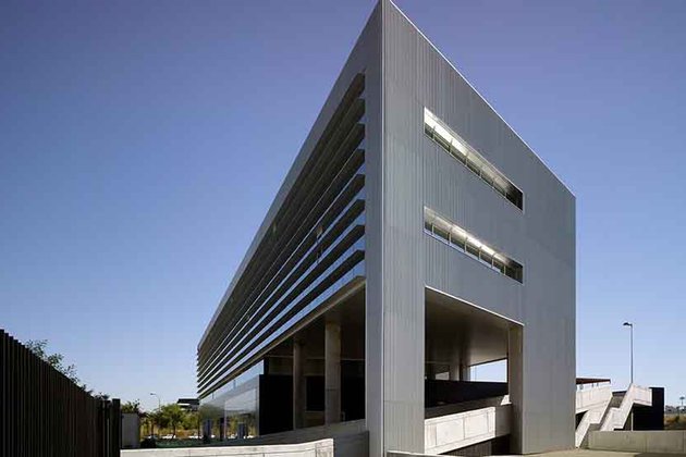 Catella y Borneo asesoran a Colonial en el alquiler del concesionario oficial de Ferrari en Madrid