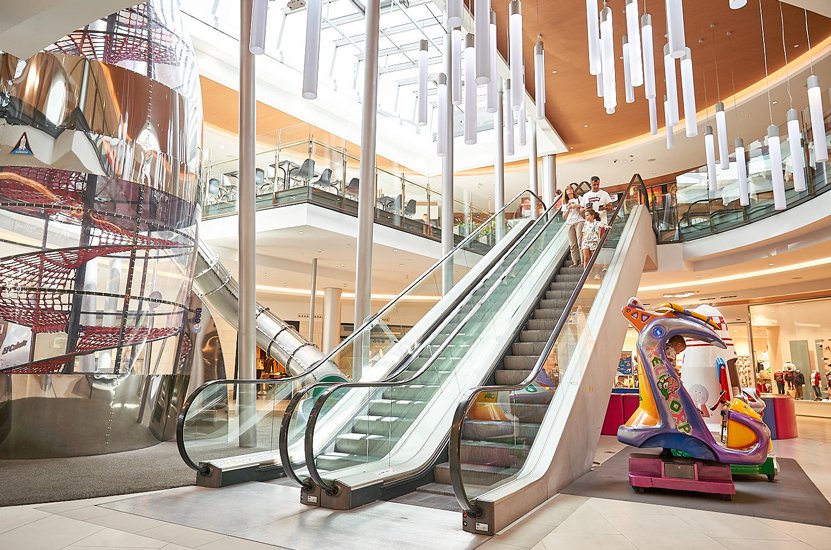 Mejora la recuperación de la afluencia a los centros comerciales en mayo