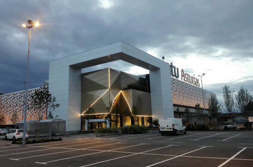 Intu Asturias abre sus puertas al público con aspecto completamente renovado
