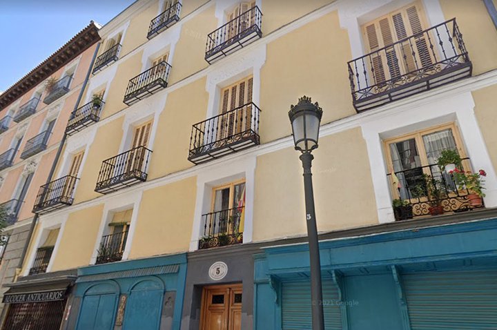 Dazia compra junto a la plaza de las Cortes para hacer pisos de alquiler temporal