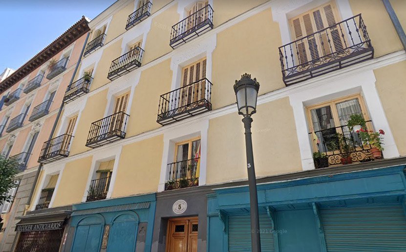 Dazia compra junto a la plaza de las Cortes para hacer pisos de alquiler temporal