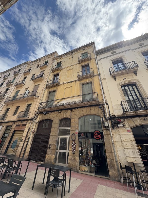 AHS adquiere dos edificios residenciales en Tarragona y Puigcerdà