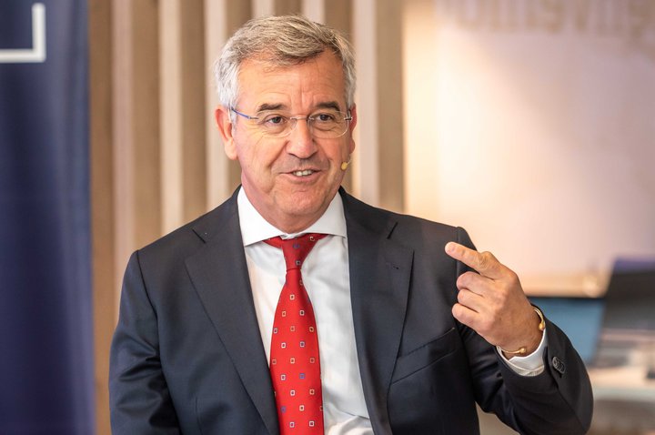 El alcalde de Estepona presenta su modelo de ciudad sostenible ...