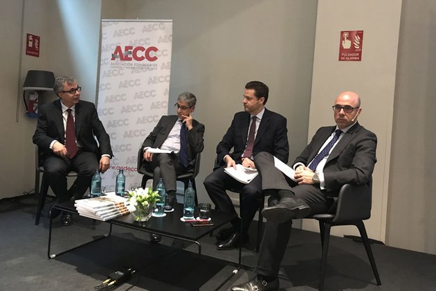 Expertos en centros comerciales analizan los factores de cambio y evolución de esta industria y la convivencia con el e-commerce