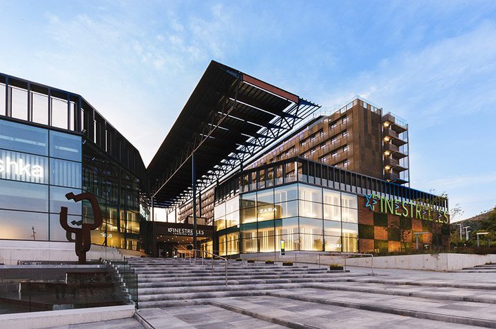 Equilis anuncia la venta del centro comercial Finestrelles de Barcelona